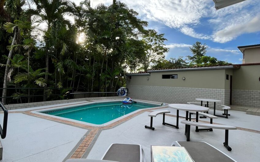 Dos Mares casa con piscina en venta