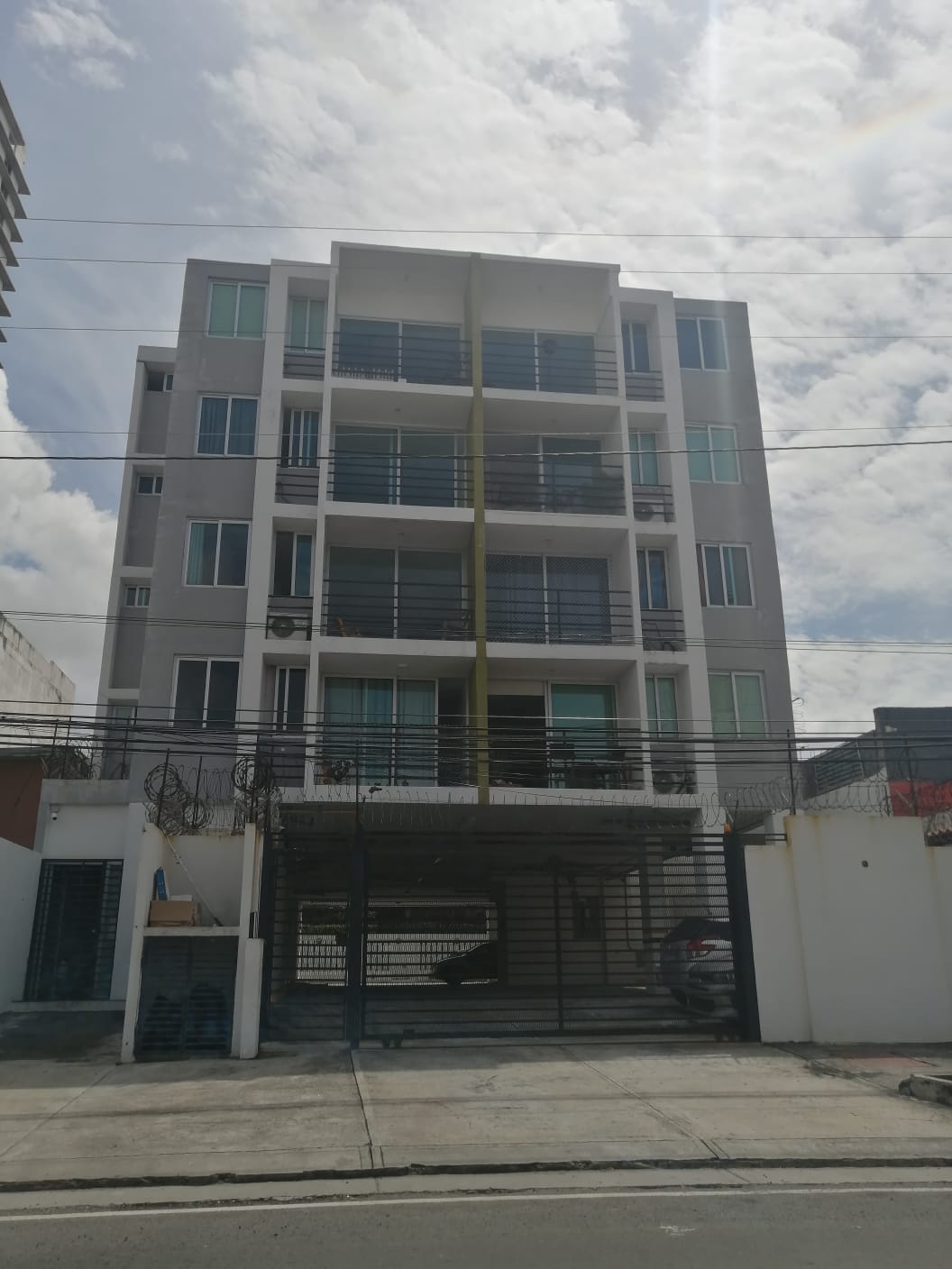 Se alquilo apartamento en Parque Lefevre