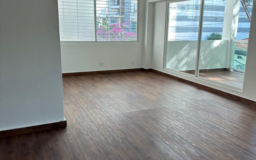 Alquilo apartamento vacío en El Carmen