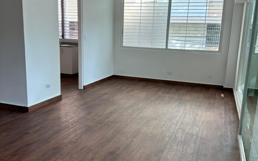 Alquilo apartamento vacío en El Carmen