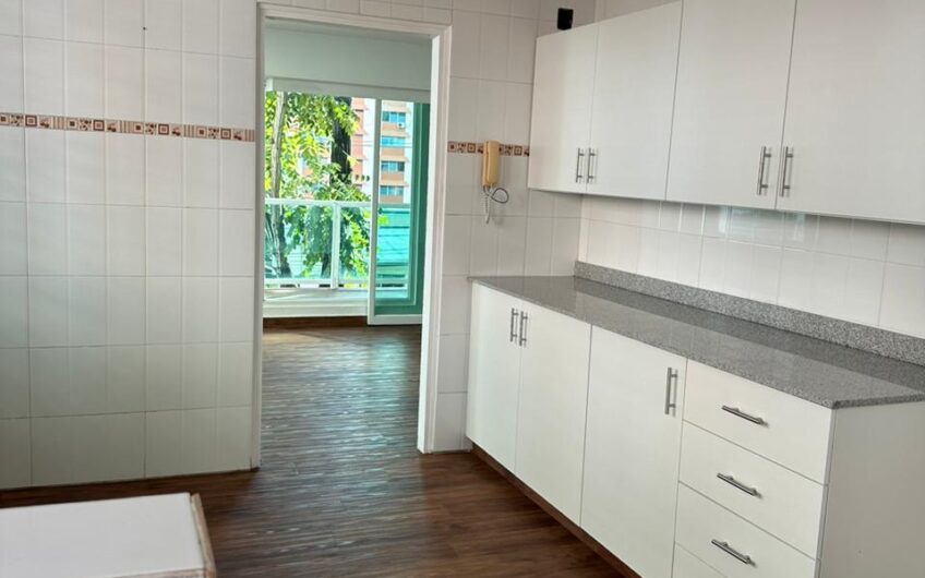 Alquilo apartamento vacío en El Carmen