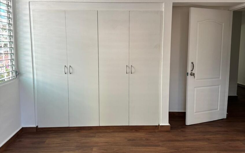 Alquilo apartamento vacío en El Carmen