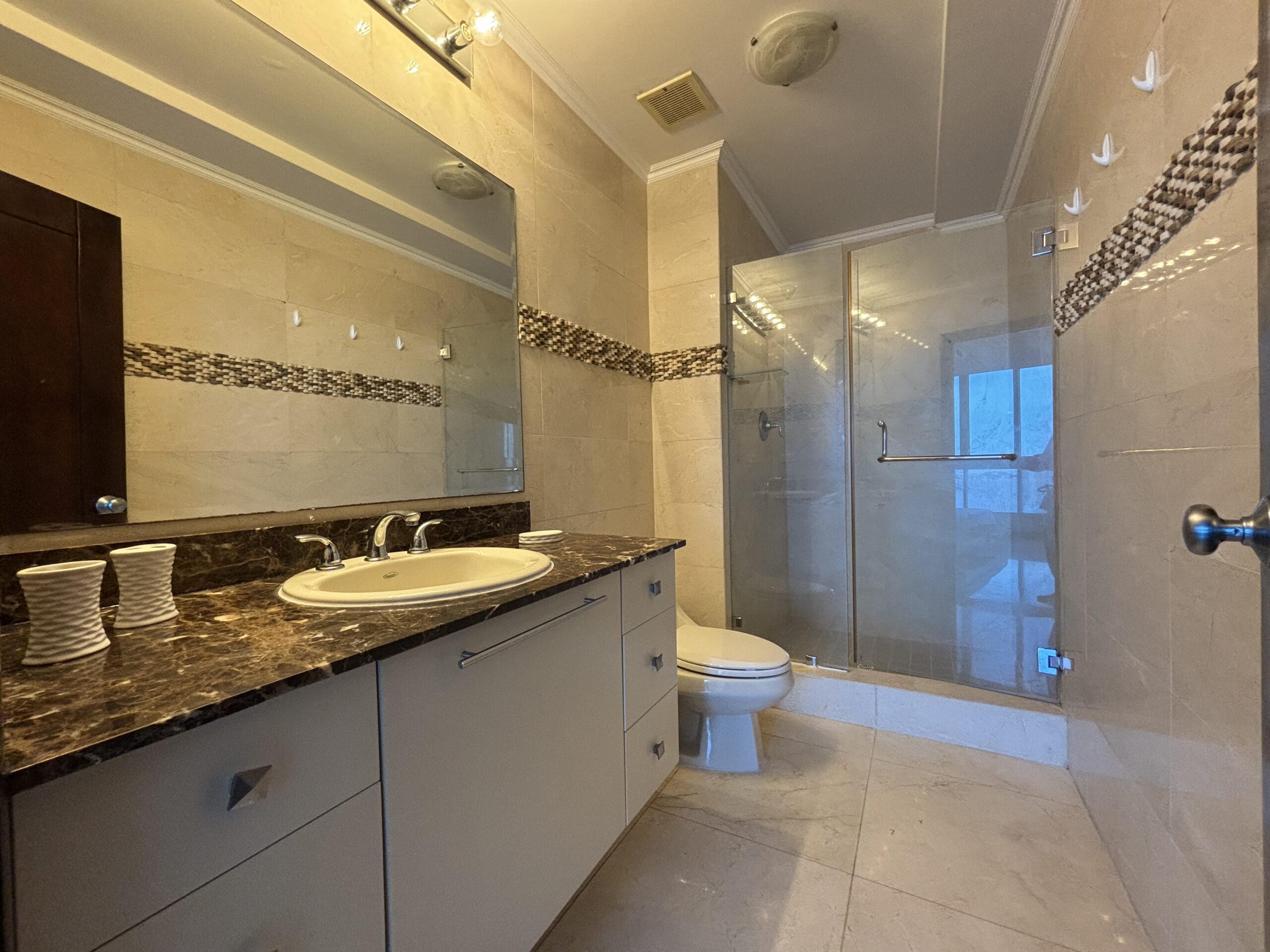 Apartamento en Ave. Balboa con vista al mar