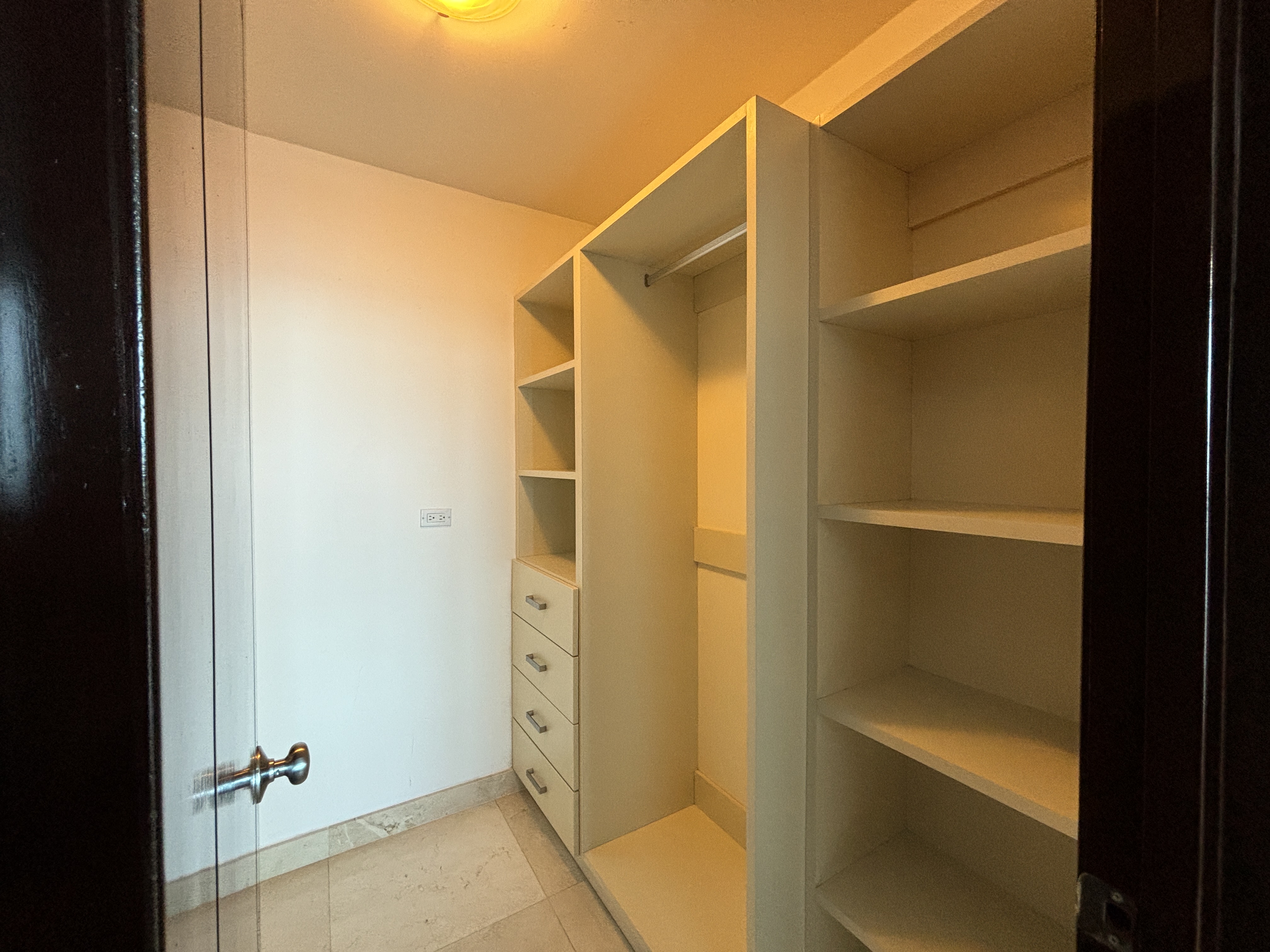 Apartamento en Ave. Balboa con vista al mar
