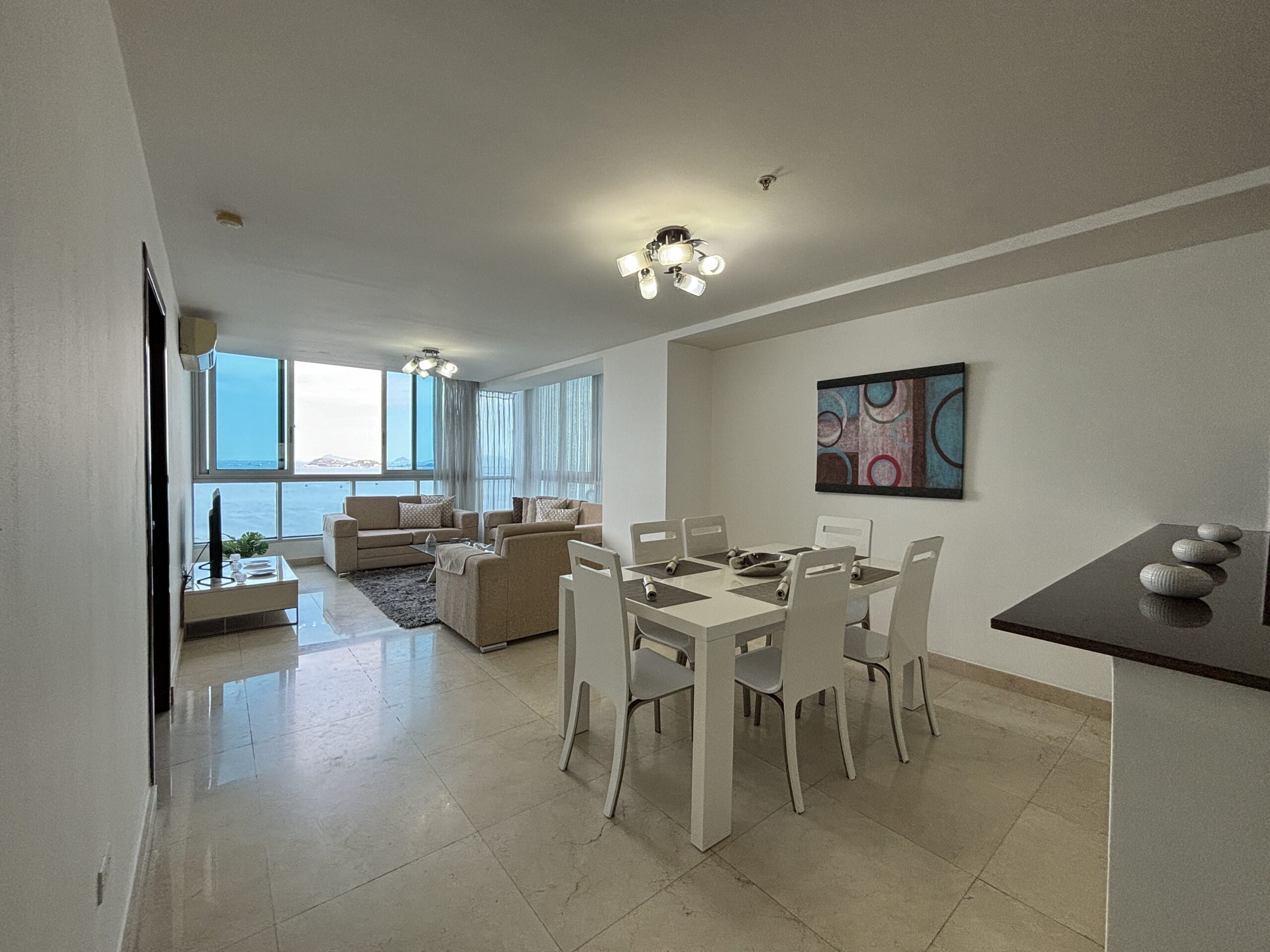 Apartamento en Ave. Balboa con vista al mar