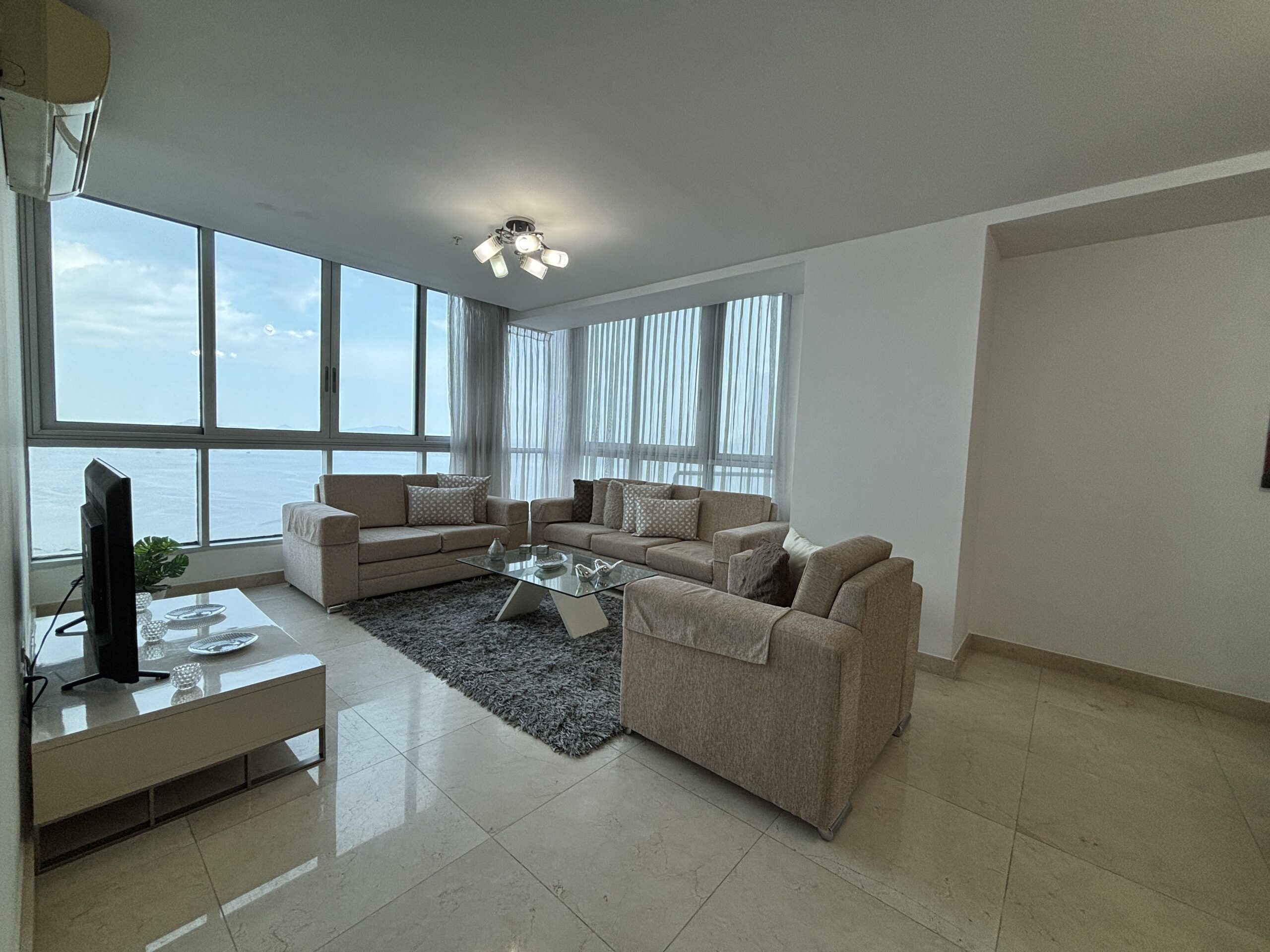 Apartamento en Ave. Balboa con vista al mar