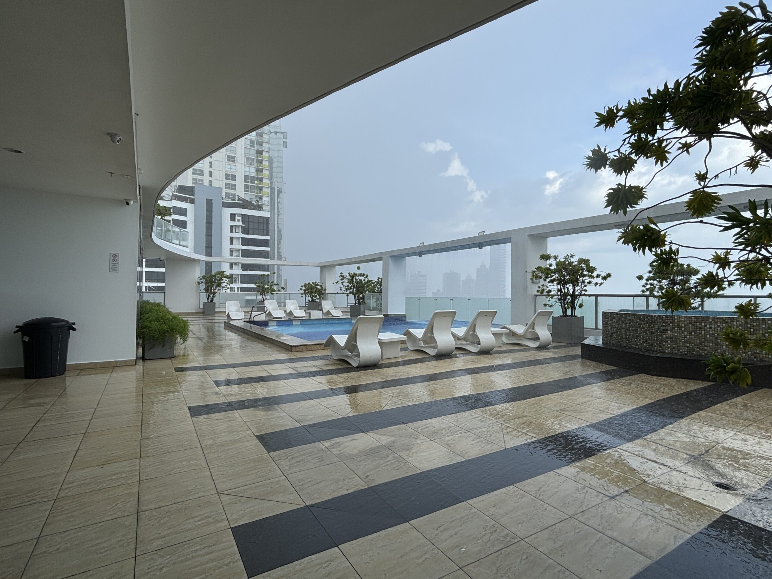 Apartamento en Ave. Balboa con vista al mar
