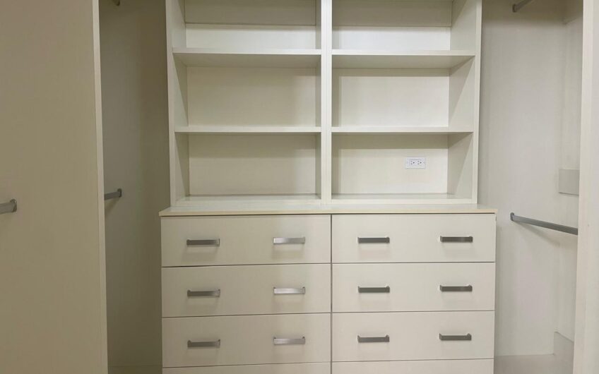 Alquiler con vista al mar en Avenida Balboa amoblado completo