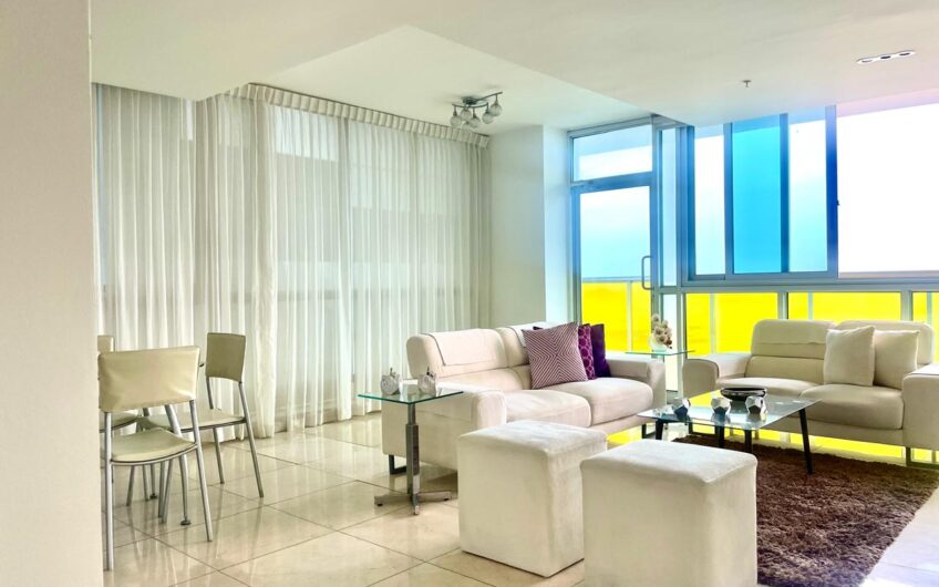 Alquiler con vista al mar en Avenida Balboa amoblado completo