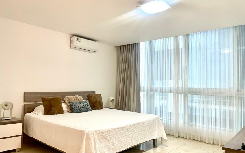 Alquiler con vista al mar en Avenida Balboa amoblado completo