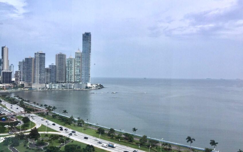 Alquiler con vista al mar en Avenida Balboa amoblado completo