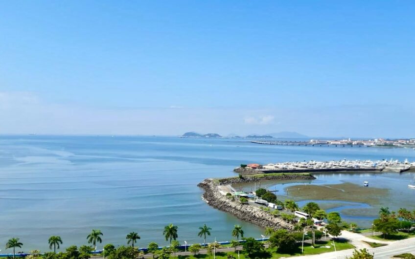 Alquiler con vista al mar en Avenida Balboa amoblado completo