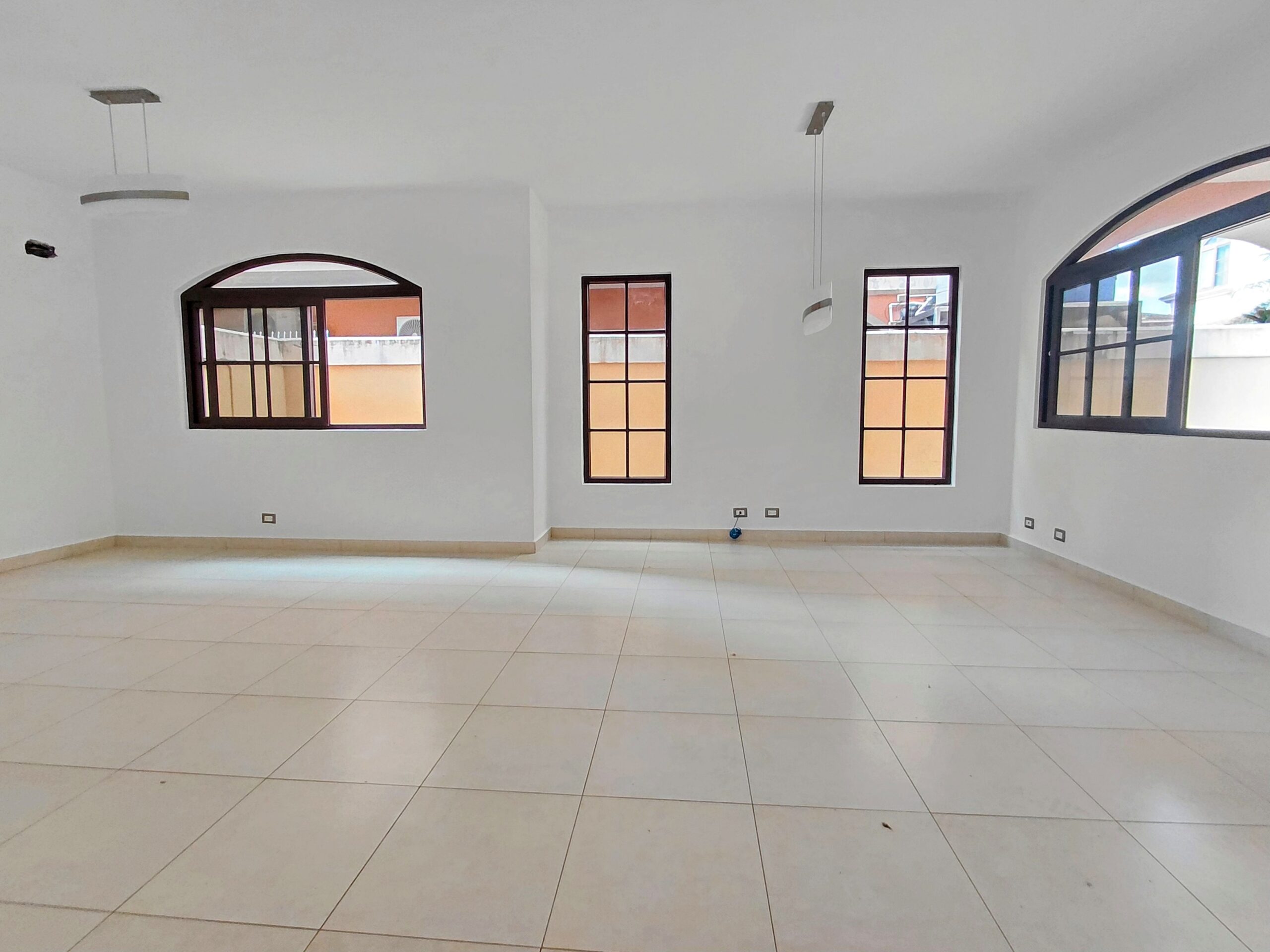 ¡Venta! Casa unifamiliar de 4 Recámaras en Costa Sur.