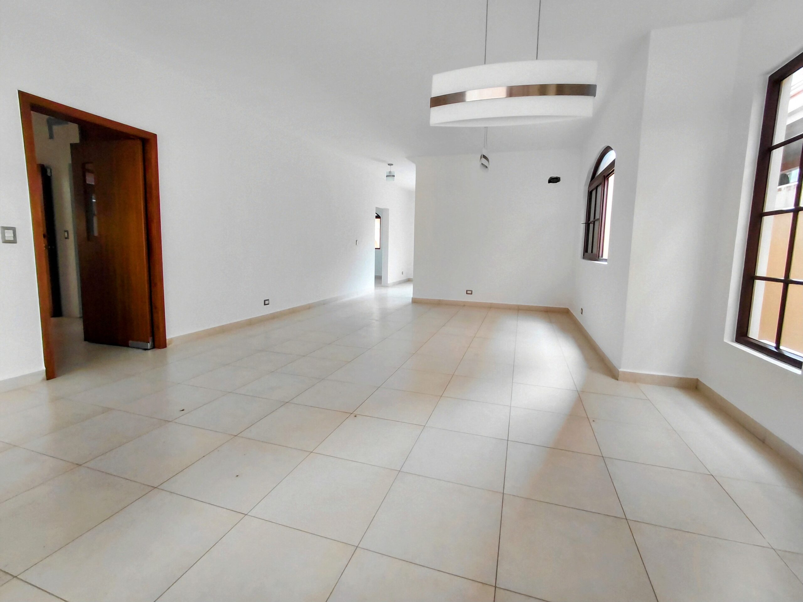 ¡Venta! Casa unifamiliar de 4 Recámaras en Costa Sur.