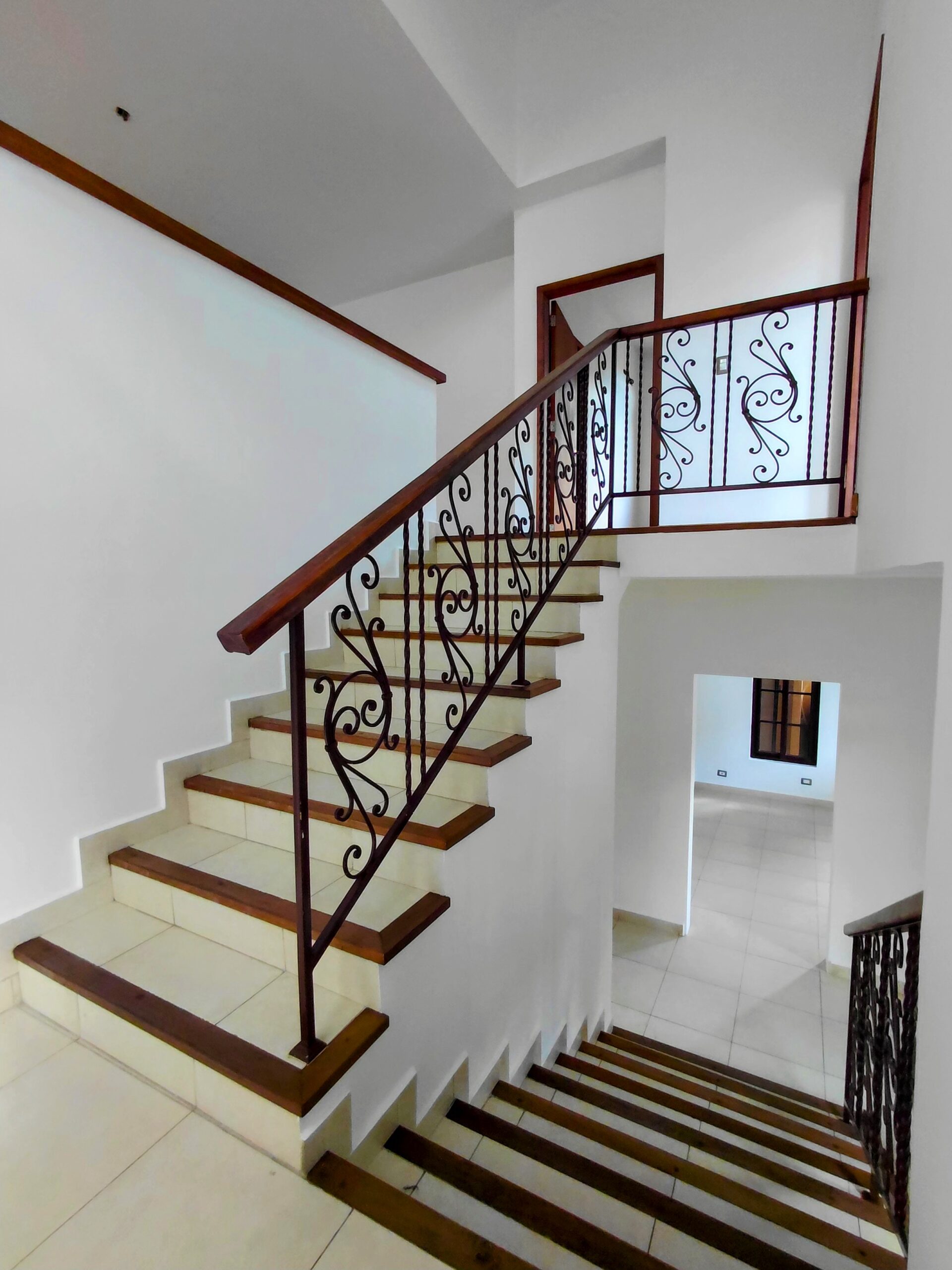 ¡Venta! Casa unifamiliar de 4 Recámaras en Costa Sur.