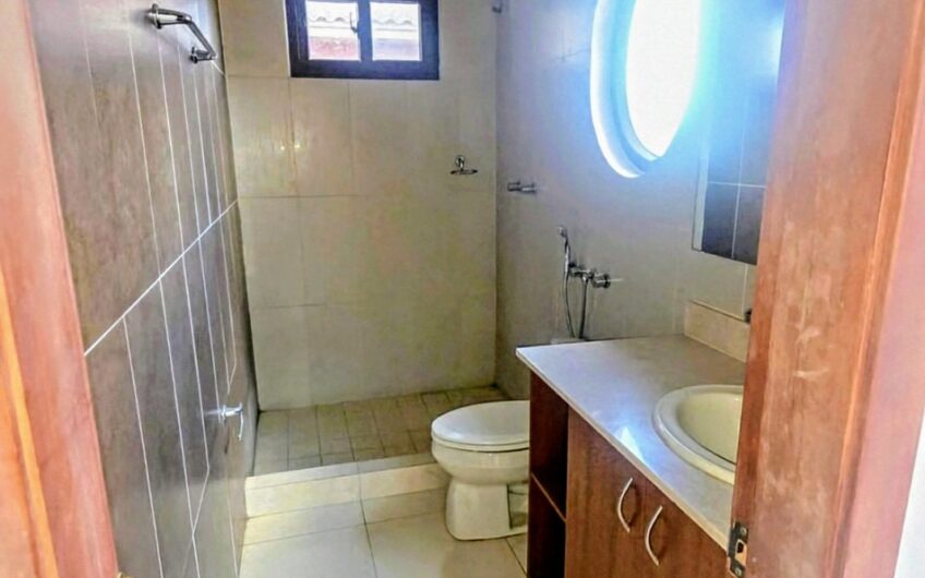 ¡Venta! Casa unifamiliar de 4 Recámaras en Costa Sur.