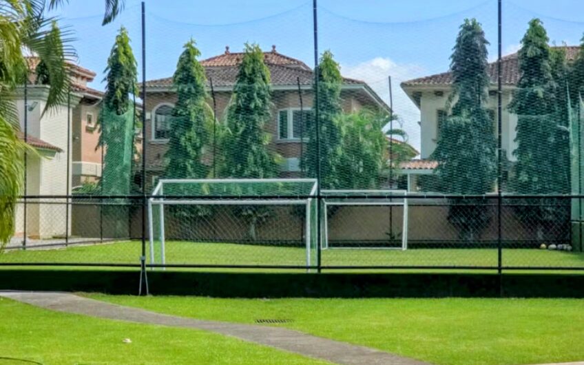 ¡Venta! Casa unifamiliar de 4 Recámaras en Costa Sur.