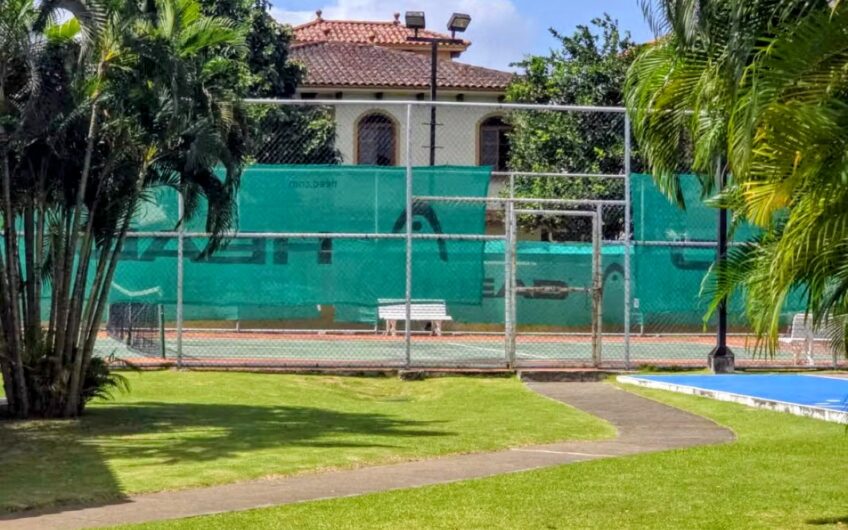 ¡Venta! Casa unifamiliar de 4 Recámaras en Costa Sur.